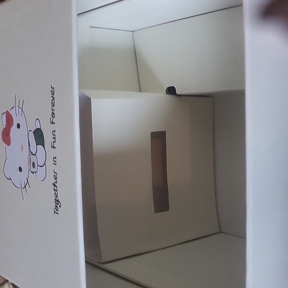 Hello Kitty Kids Mug with Red Bow and Green Lid Boxed Adorable Hard To Find - Picture 4 of 6